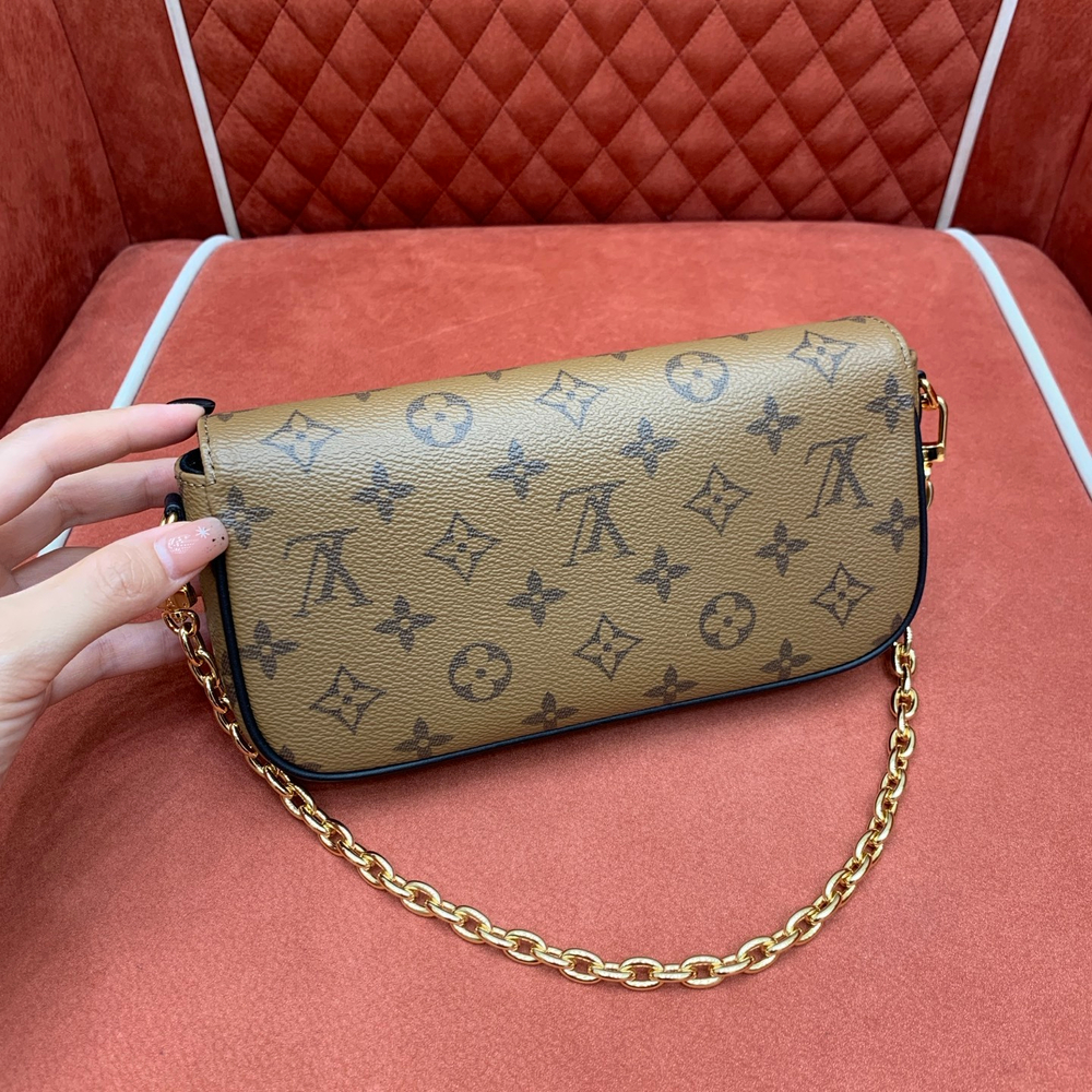 Louis Vuitton Wallet on Chain Ivy