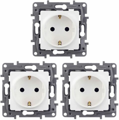 Розетка Legrand Etika со шторками немецкий стандарт 16 а 250 в Etika белый 2к+з, 672222 - комплект 3