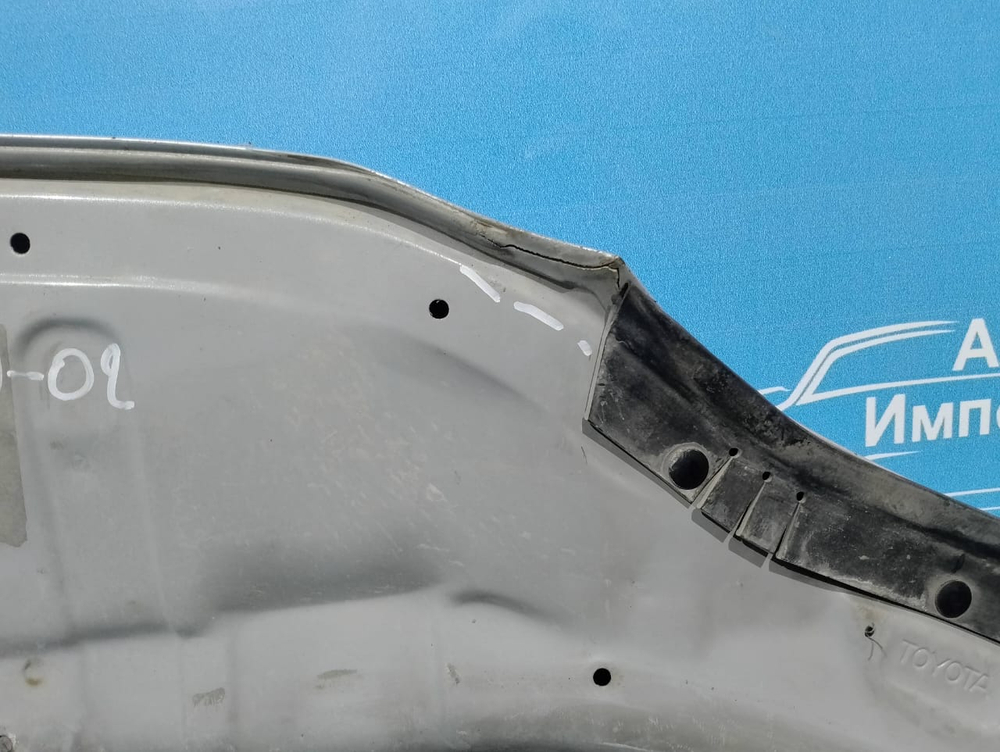 Капот TOYOTA AVENSIS 1999