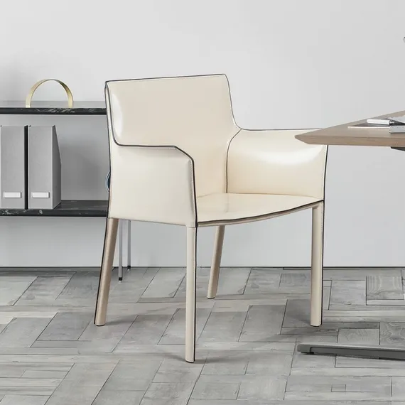 Стул с подлокотниками Barrie бежевая кожа