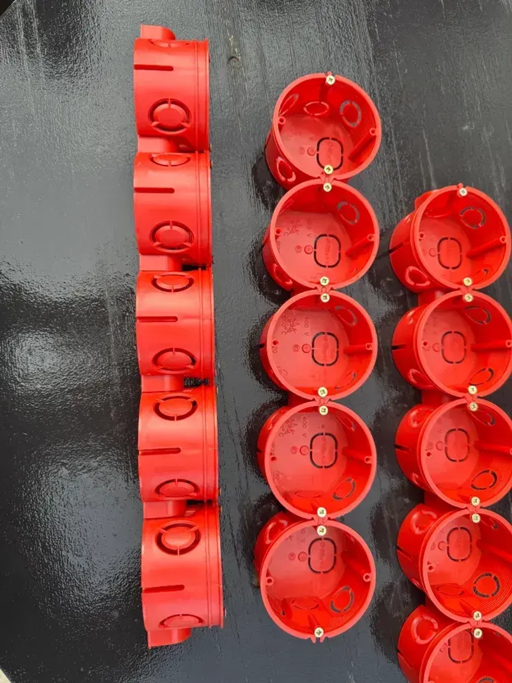 Коробка подрозетник с/у в бетон красный 68х42 (20 шт)