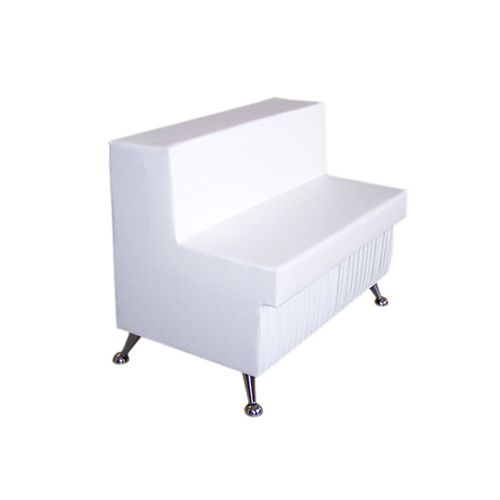 Диван прямая секция на хромированных ножках, цвет белый