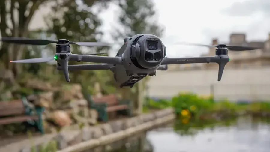 После эксплуатации DJI Mavic 4 Pro в течение нескольких недель можно оценить работу его 360-градусного стабилизатора и датчика LiDAR.