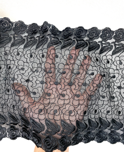 Вышивка на сетке черная 23 см