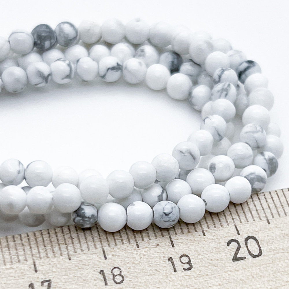 Магнезит бусины, диаметр около 4,4-4,6 мм, цена за нить 38 см