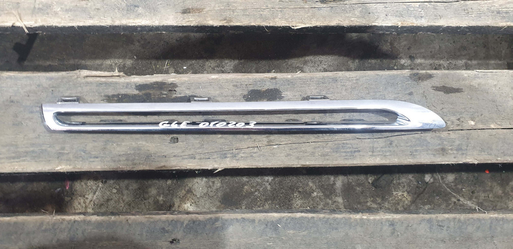 Молдинг решетки радиатора правый верхний Mercedes GLC (X253) 15-19 Б/У Оригинал A2538880285