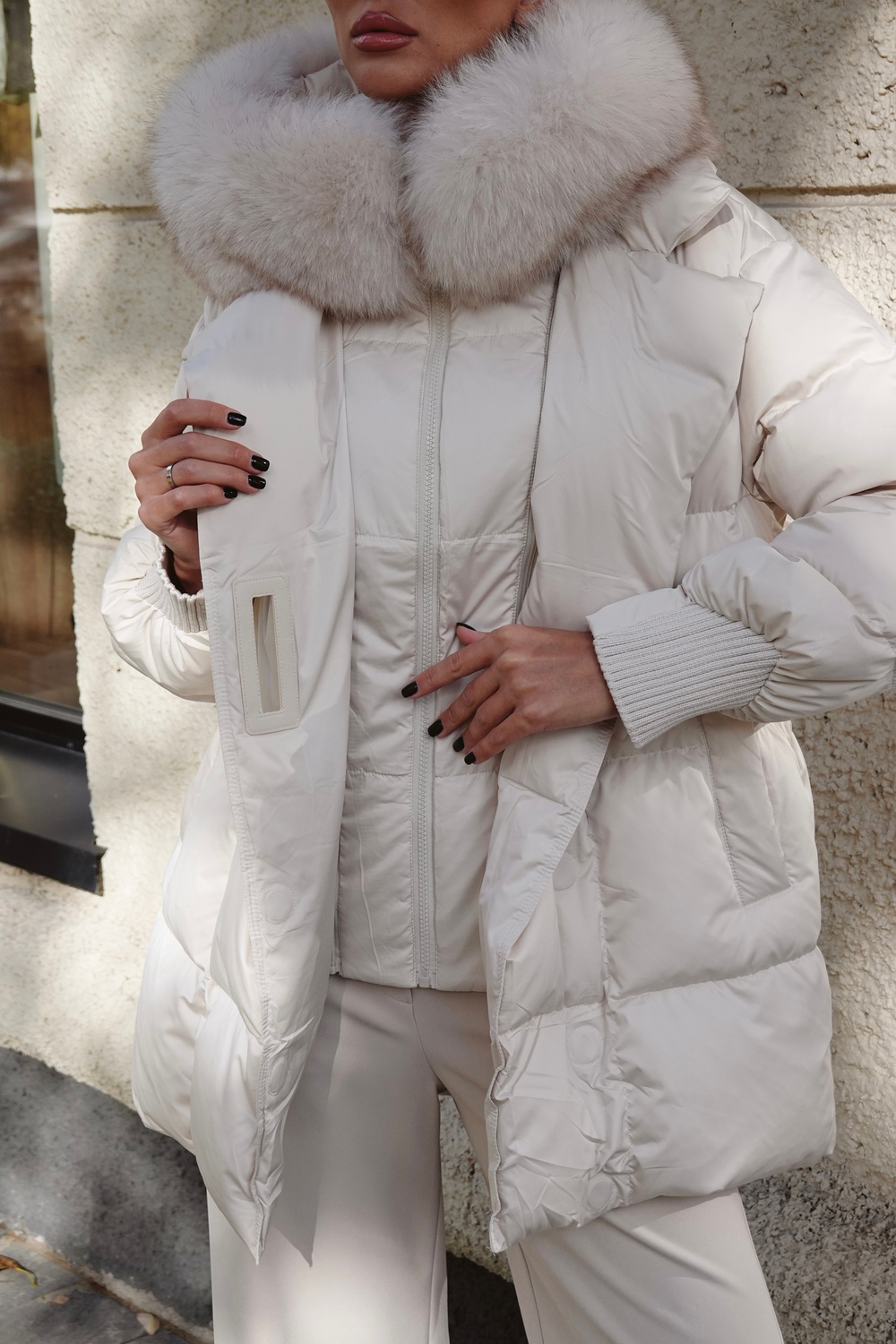 Пуховик с застежкой-клапаном с капюшоном