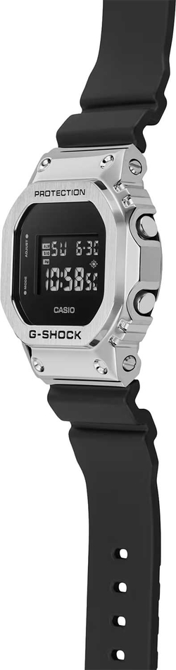 Часы Casio GM-5600U-1