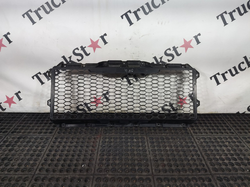 Решетка бампера нижняя 2023г