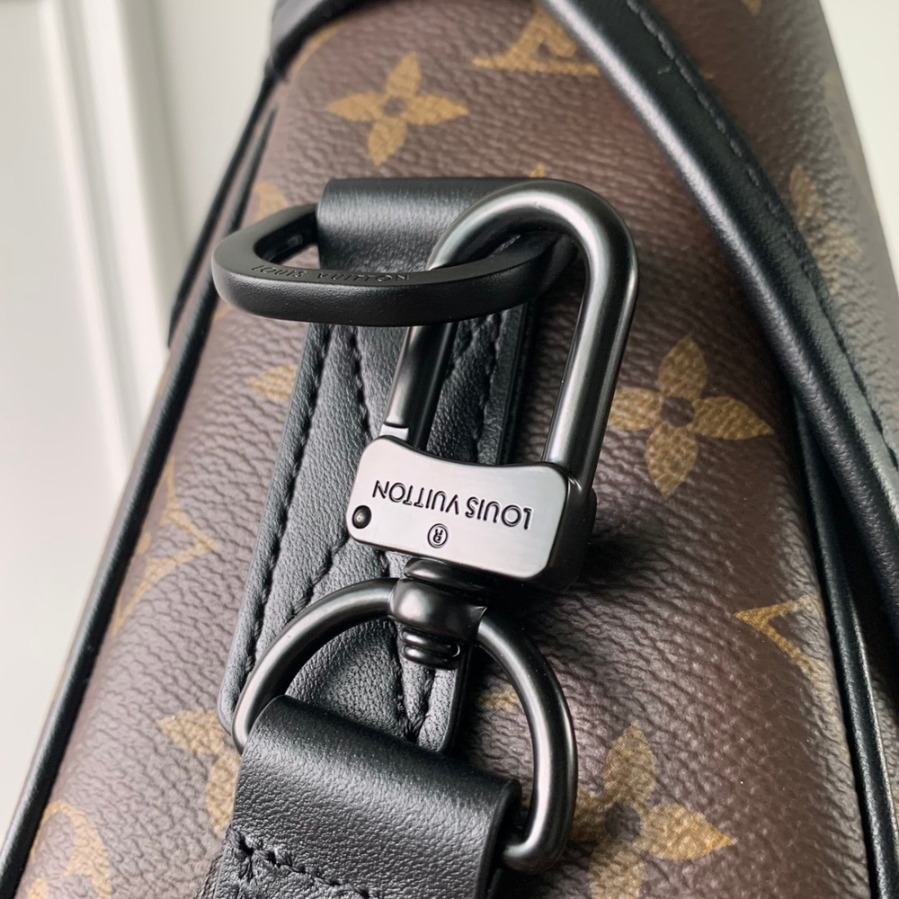 Louis Vuitton Trail Messenger