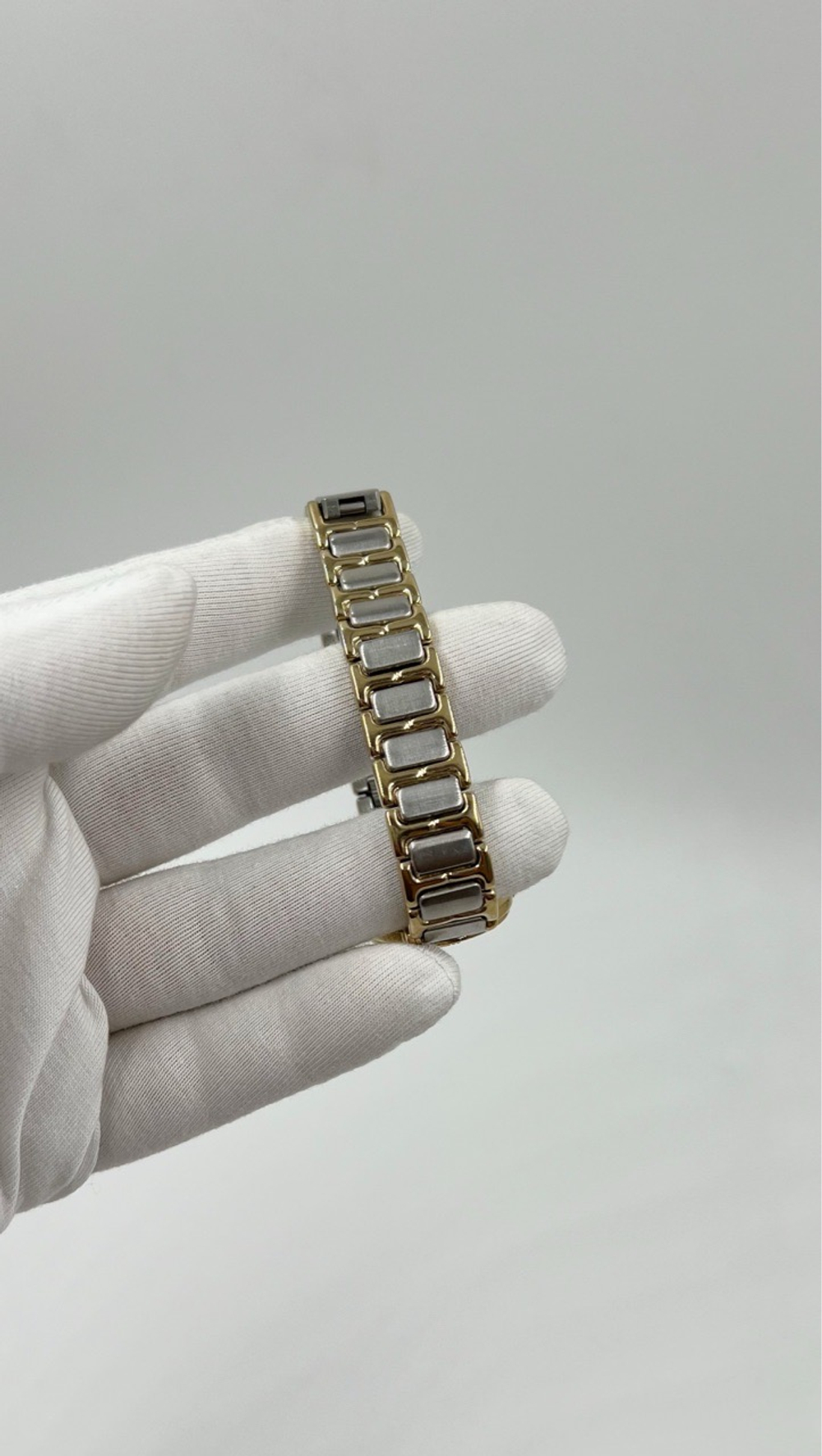 Часы Yves Saint Laurent (только онлайн)