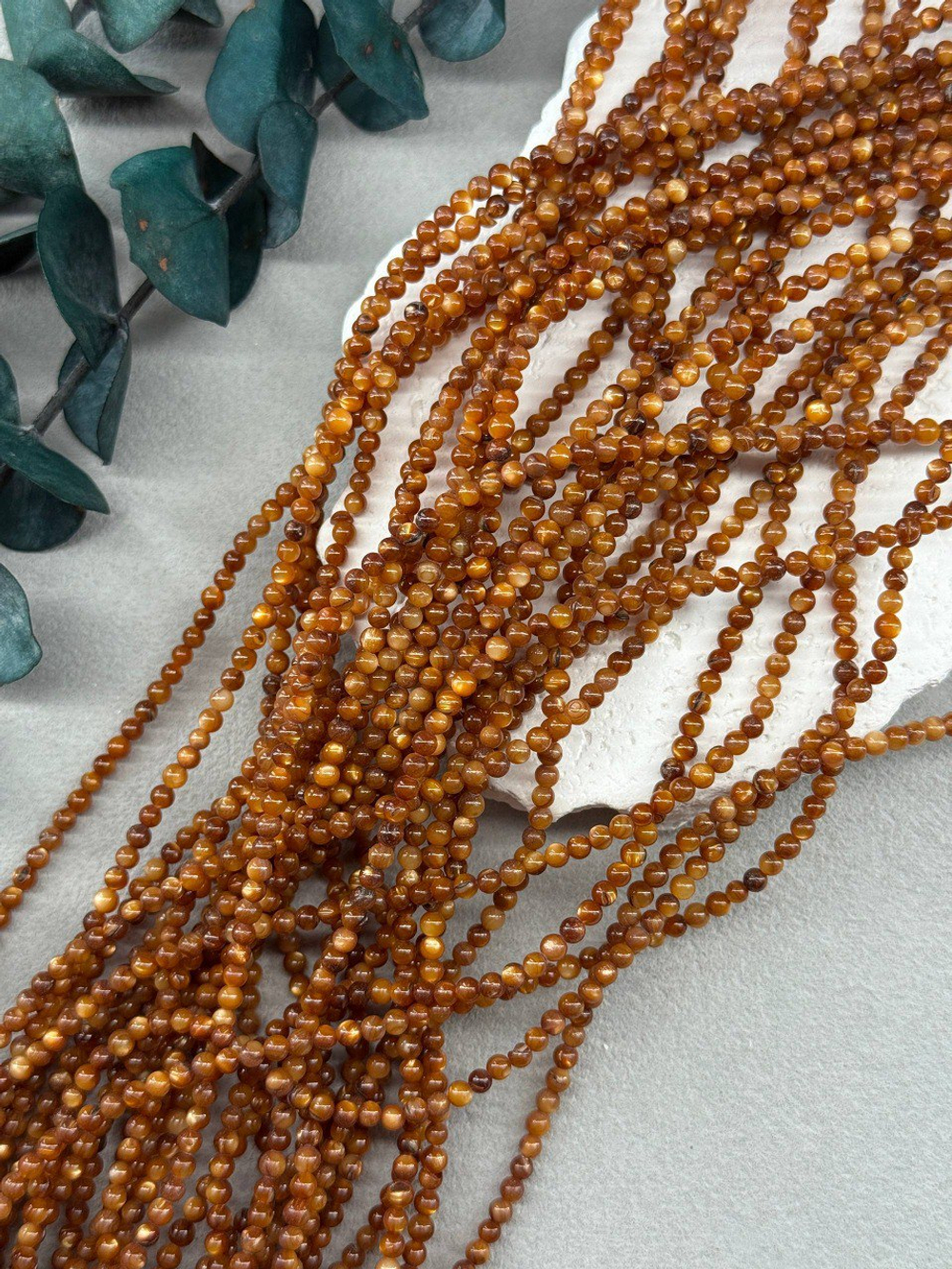 Натуральный перламутр 3 мм, бургунди, нить 38 см