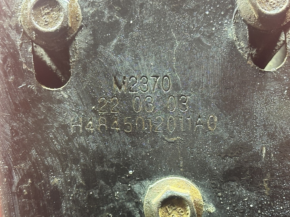 Кронштейн корпуса подножки правый 2023г.