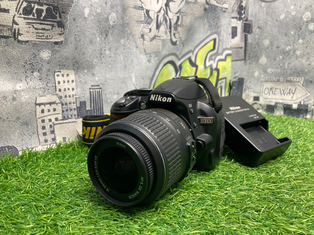 Nikon D3100 Kit AF-S DX 18-55mm 9.000 кадров