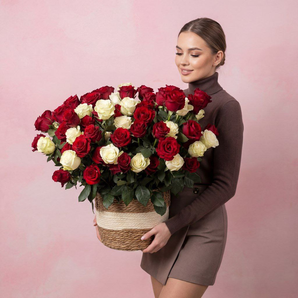 Композиция в корзине из роз "125 раз люблю"