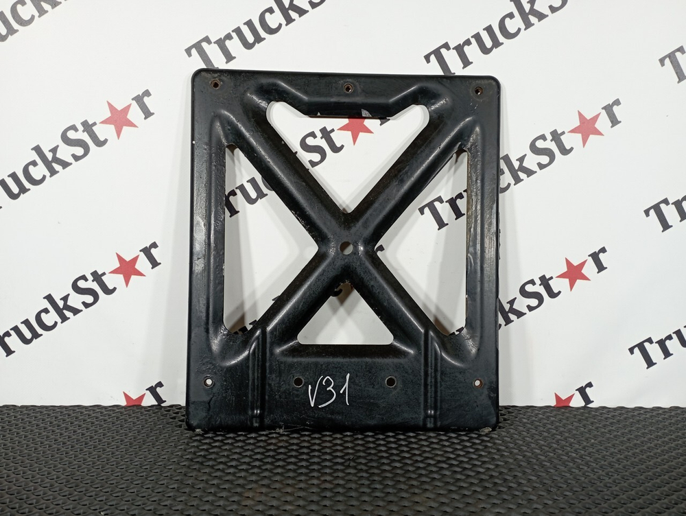 Кронштейн крыла переднего