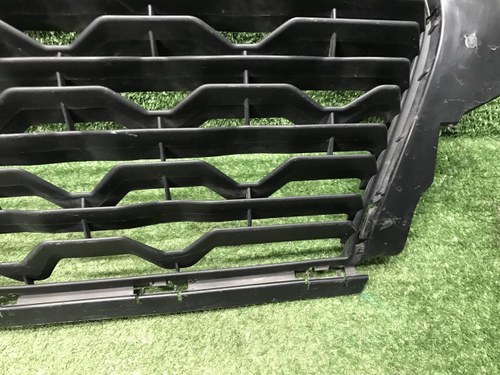 Решетка переднего бампера Renault Duster 2 (20-нв)