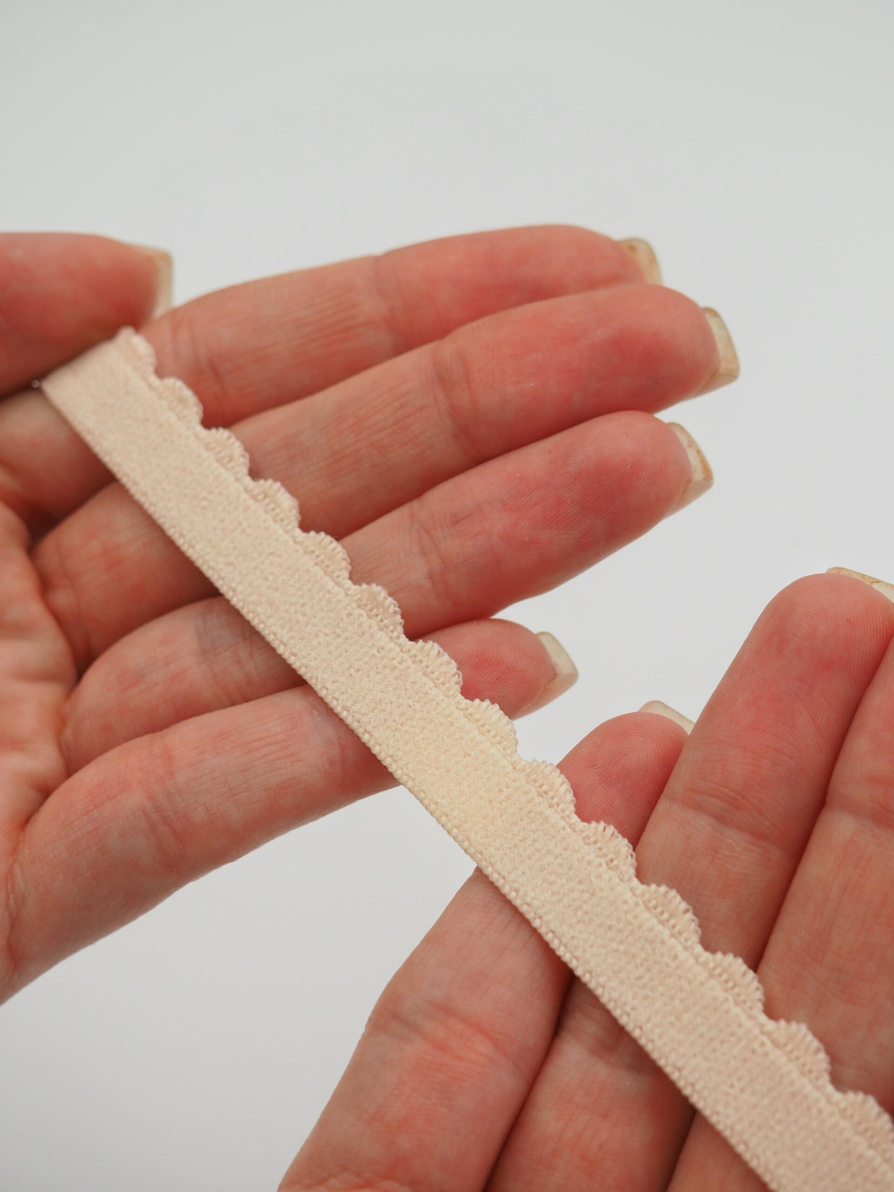 Резинка отделочная пион ажурная ширина 12 мм с учетом фестона