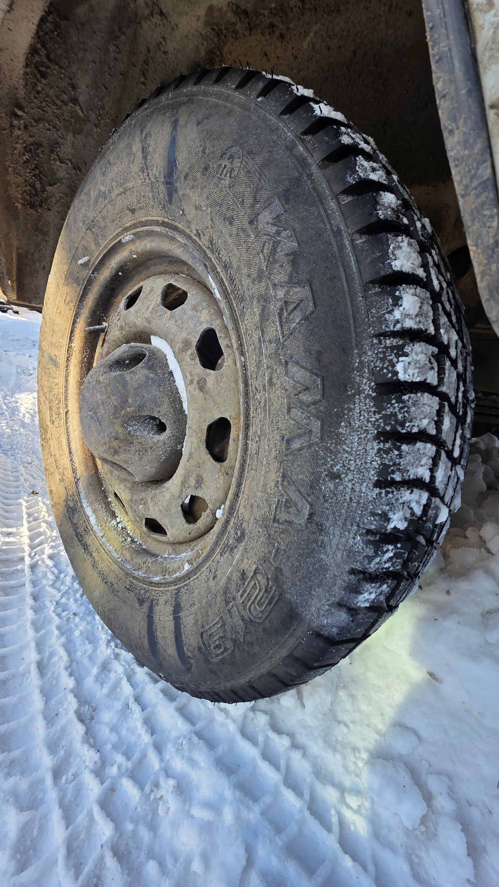 UAZ 3909* Бортовой 390945 (Тент, 4+1 мест, без ABS, Бензиновый, 2,7 л, 112 л.с.)