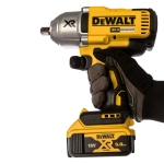 DeWalt DCF899P2 аккумуляторный гайковерт (2 x 5 Ач, ЗУ)