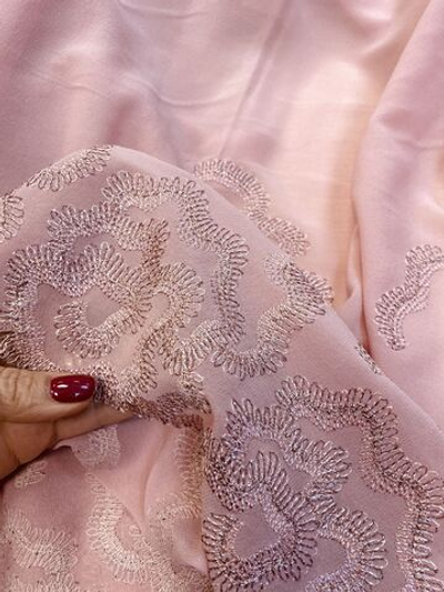 Ткань  натуральный шелк 100%с вышивкой (Италия) ш-120см  цена за 1м