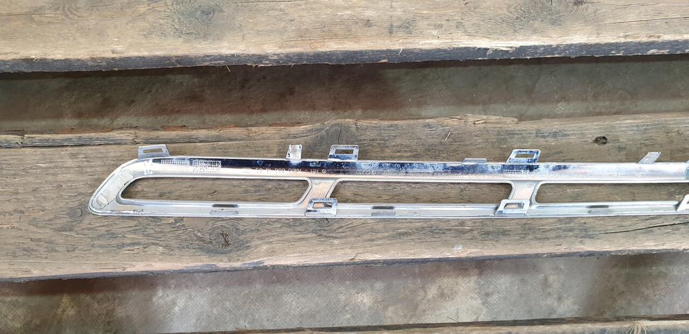 Молдинг решетки радиатора Mercedes GL GLS (X166) 15-19 Б/У Оригинал A1668881885