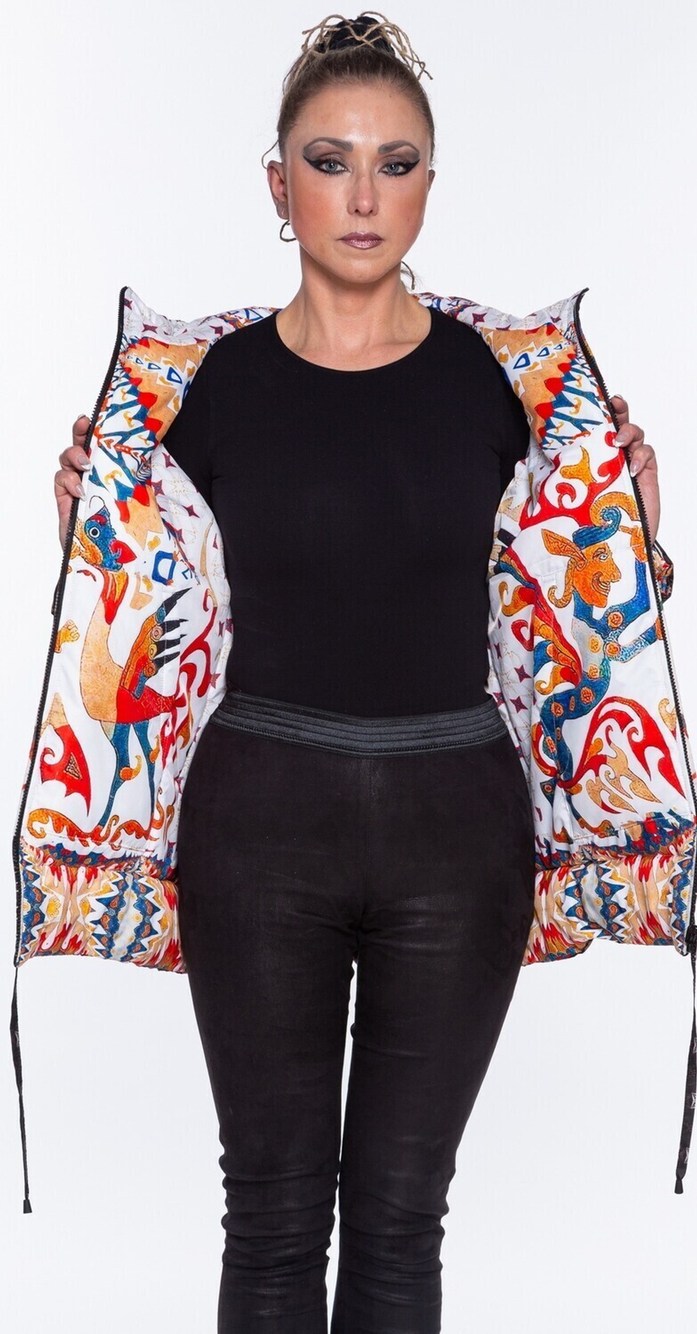 Двусторонняя куртка "Будни и праздник", по мотивам абстрактной живописи Василия Кандинского и древнего скифского ковра