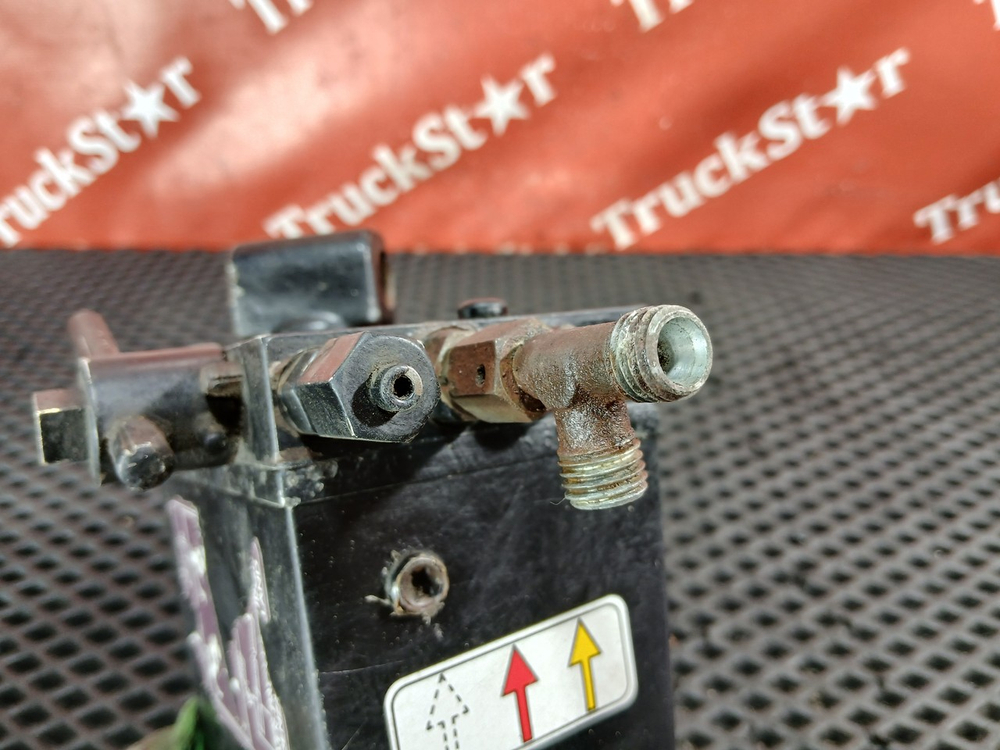 Насос подъема кабины