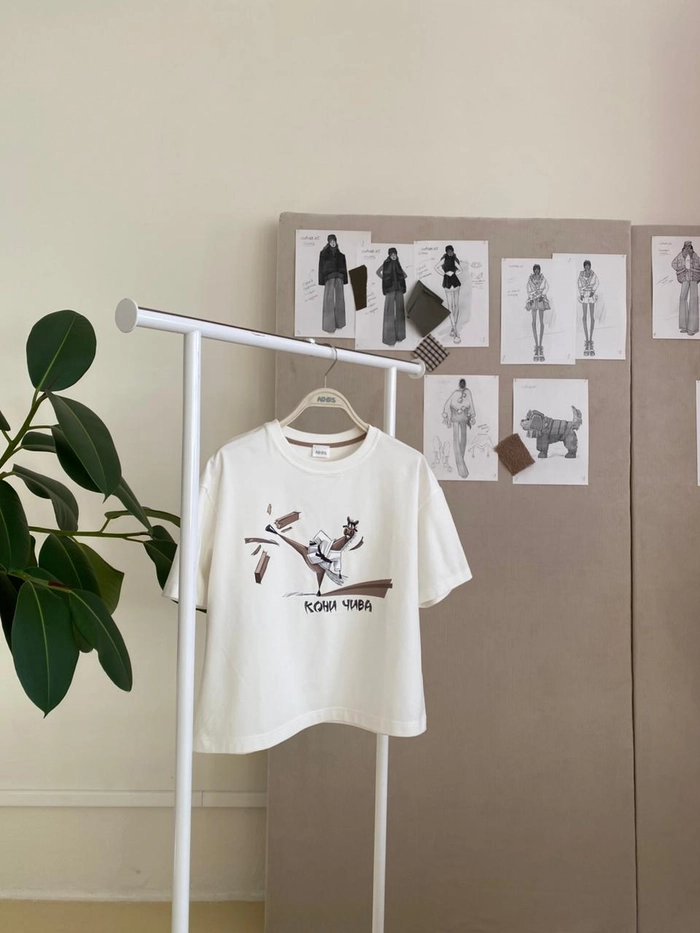 ФУТБОЛКА ЖЕНСКАЯ ФЛИН МОЛОЧНЫЙ КОНИ ЧИВА