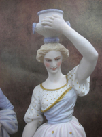 Статуэтка. Фарфор. Пара с амфорами. Chantilly. Франция