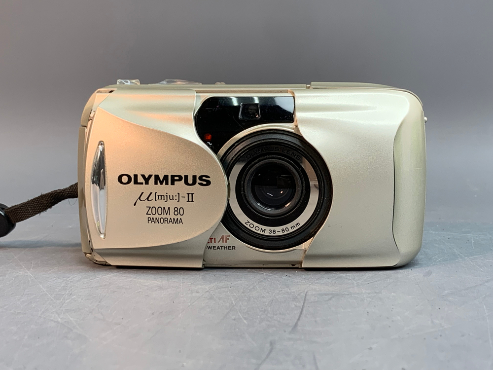 Olympus MJU II Zoom 80 Panorama, небольшой скол на корпусе