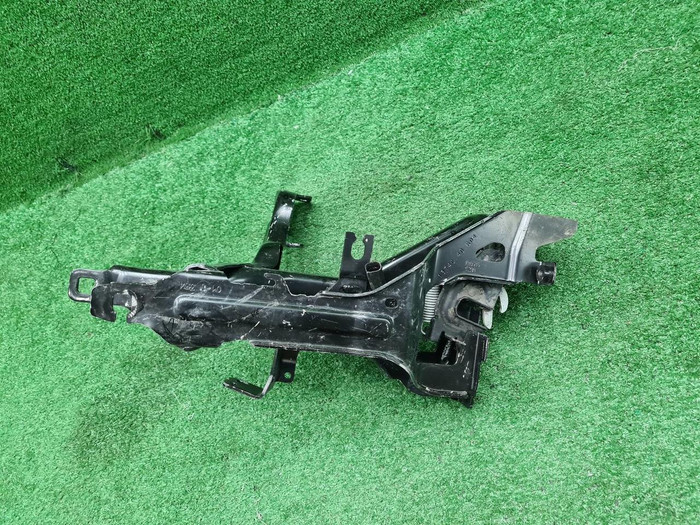 Кронштейн фары левый BMW X5 G05 (2018-н.в.)