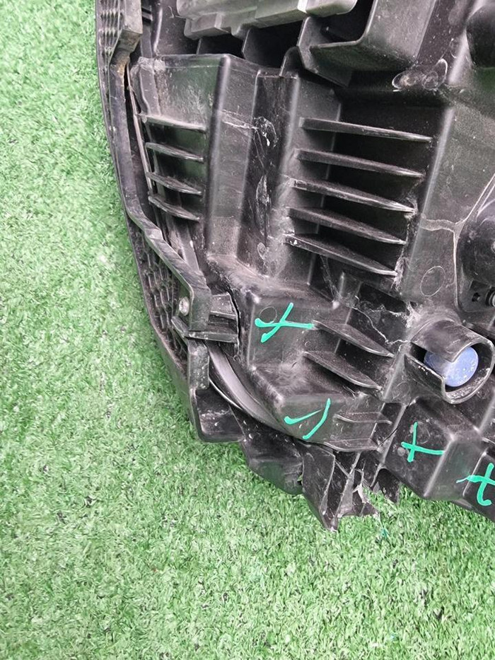 Битая Фара правая Geely Tugella (2019-2024) LED