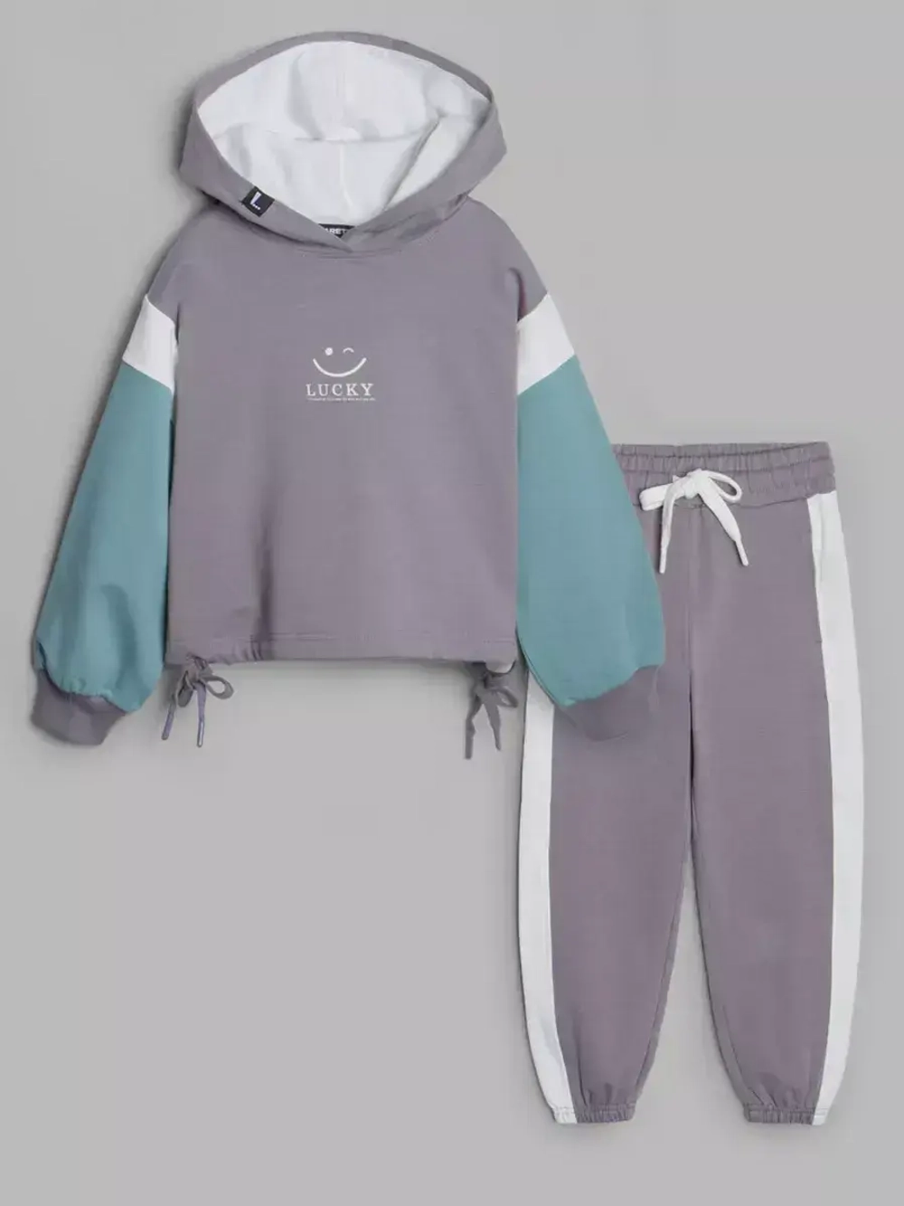 Спортивный костюм для девочки в школу