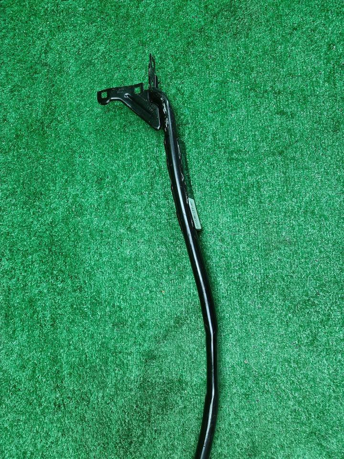 Распорка стоек Porsche Macan 95b (2014-н.в.)