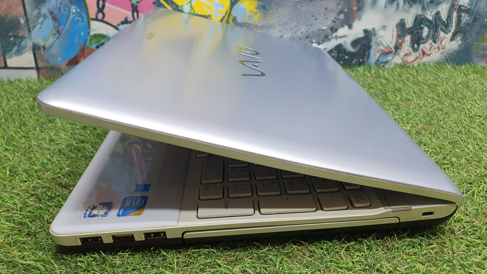 Ноутбук Sony i3/4 Gb