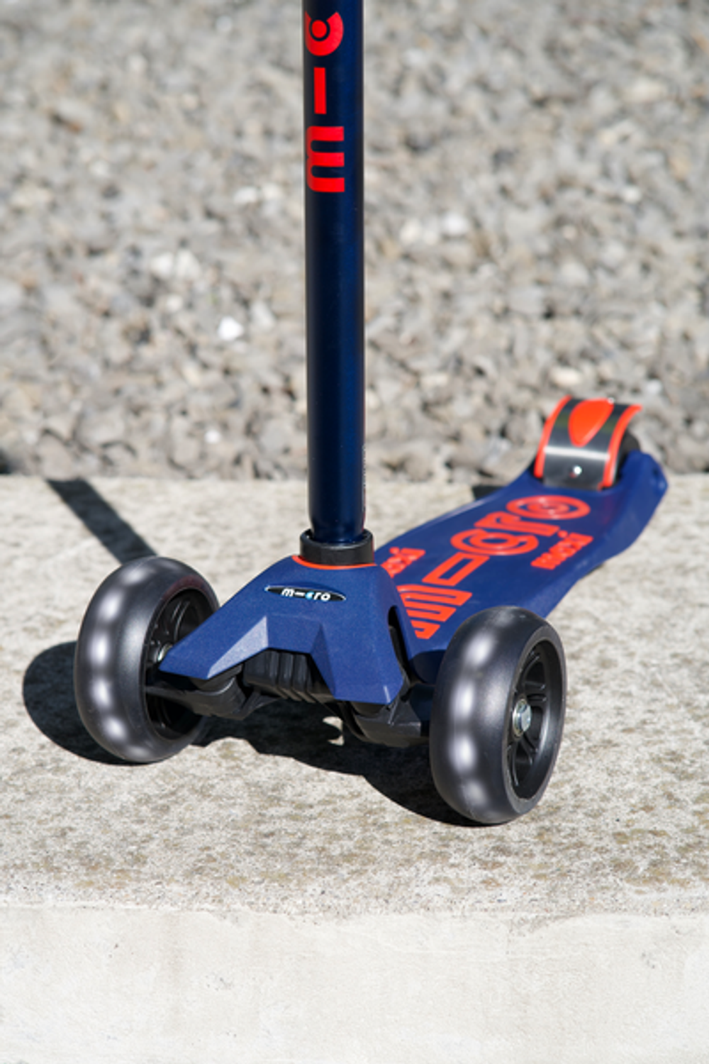 Самокат Maxi Micro Deluxe Pro LED синий/красный