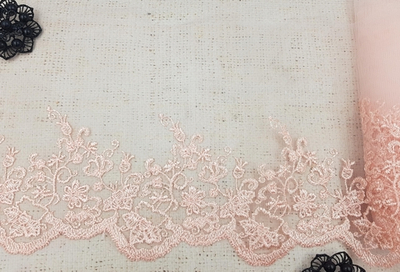 Вышивка на сетке, ш. 16 см, персик