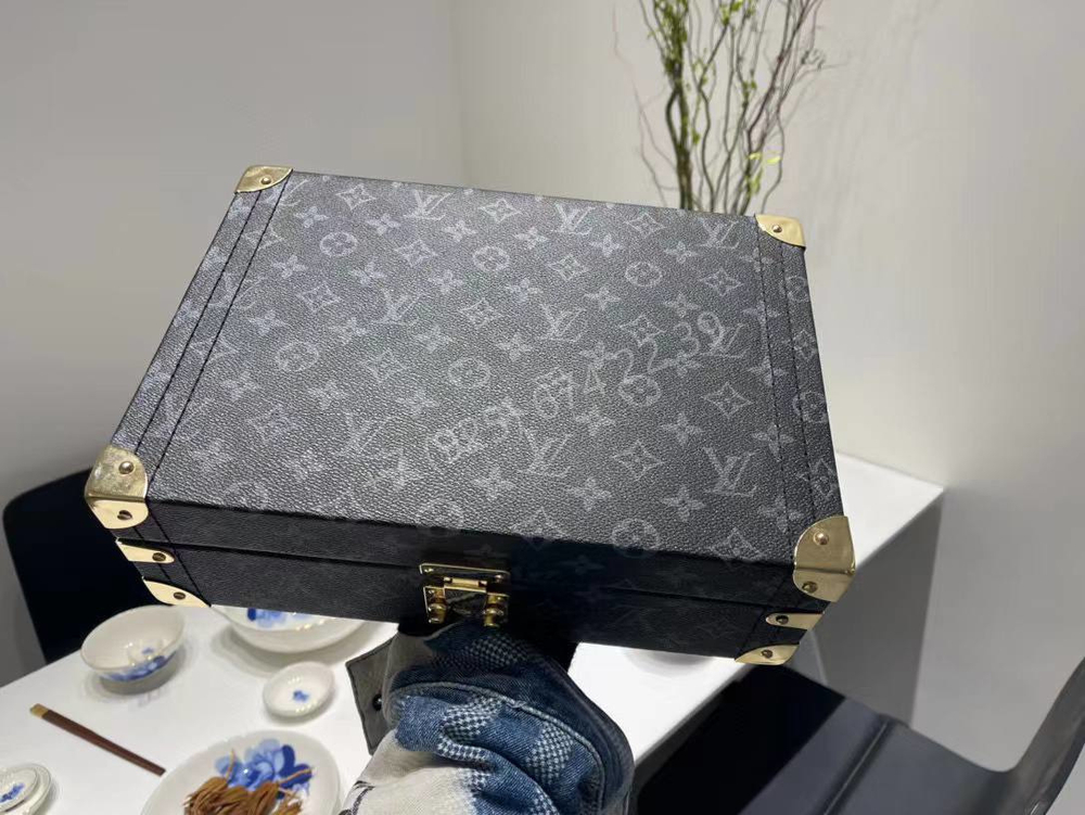 Шкатулка Louis Vuitton