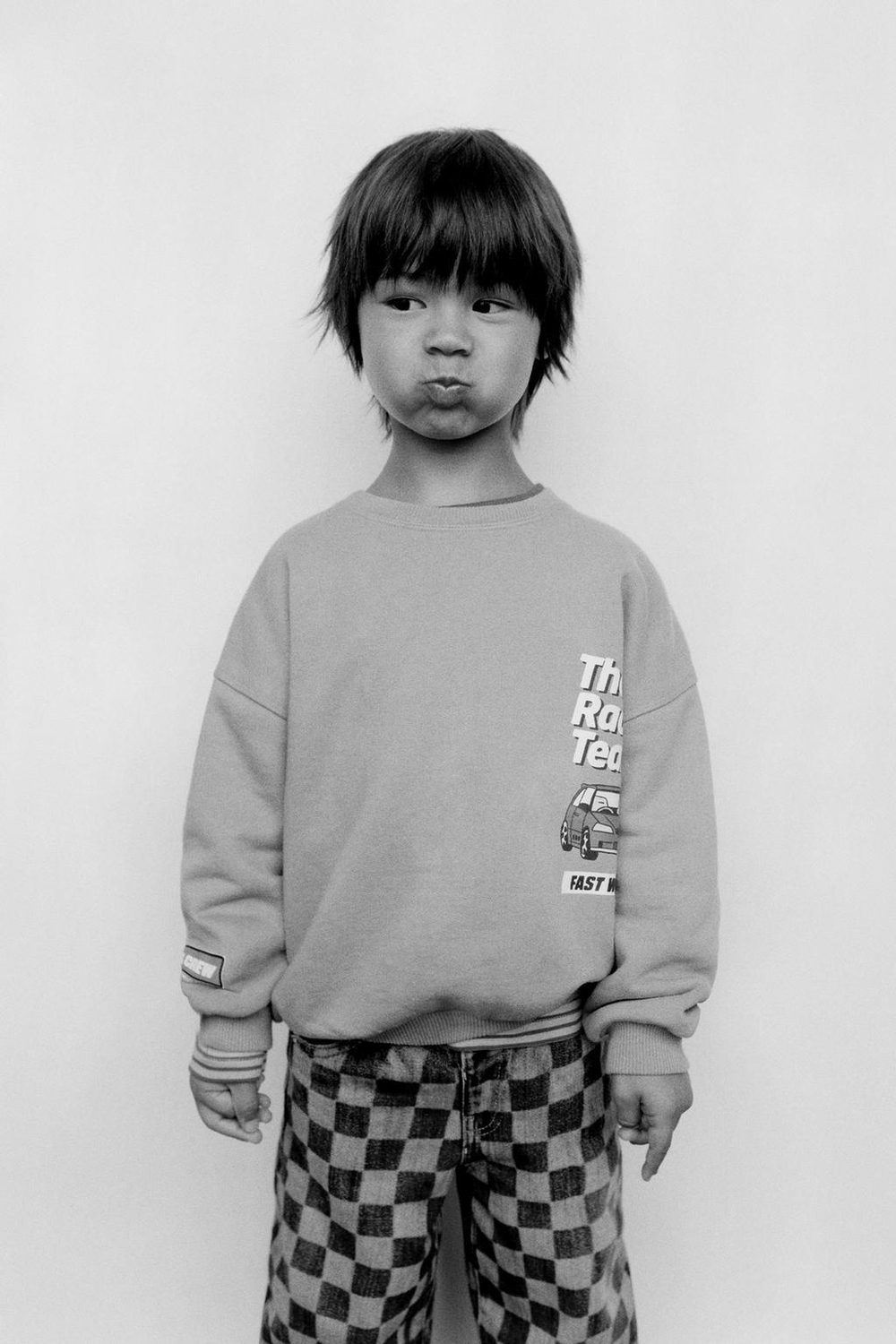 ZARA ТОЛСТОВКА С ПРИНТОМ «АВТОМОБИЛЬ», СВЕТЛЫЙ ХАКИ