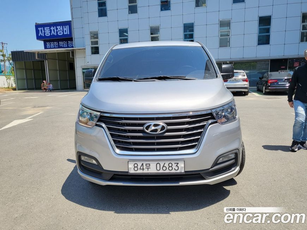 Hyundai The New Grand Starex Van 5-и местный (04.2020)