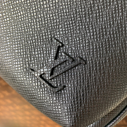 Louis Vuitton Avenue Slingbag
