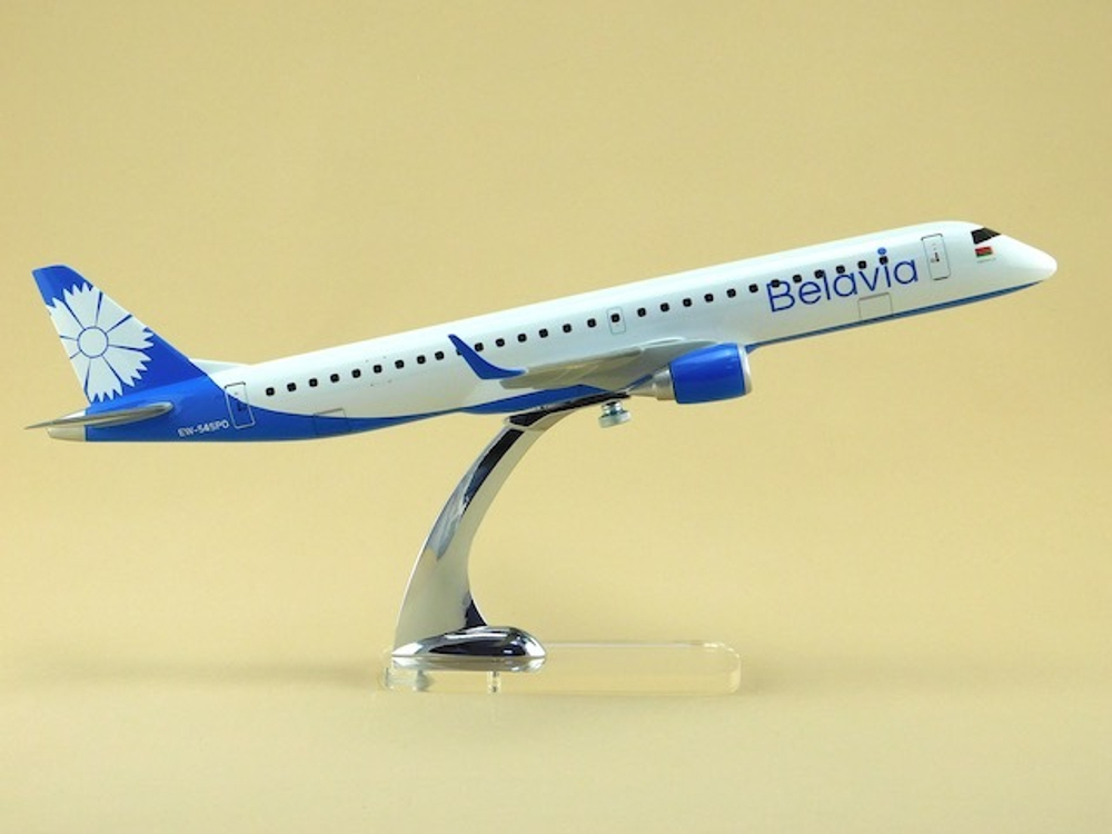 Модель самолета Embraer 195 (М1:100,Belavia)