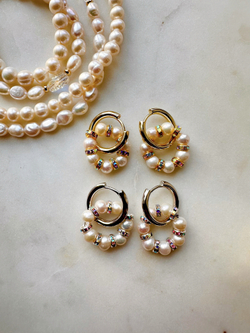 Серьги кольца из жемчуга и кристаллов