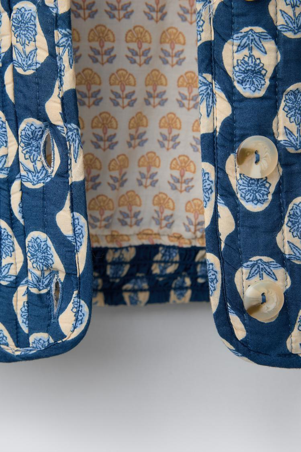 ZARA КУРТКА ИЗ ТКАНИ С ЦВЕТОЧНЫМ ПРИНТОМ, СИНИЙ