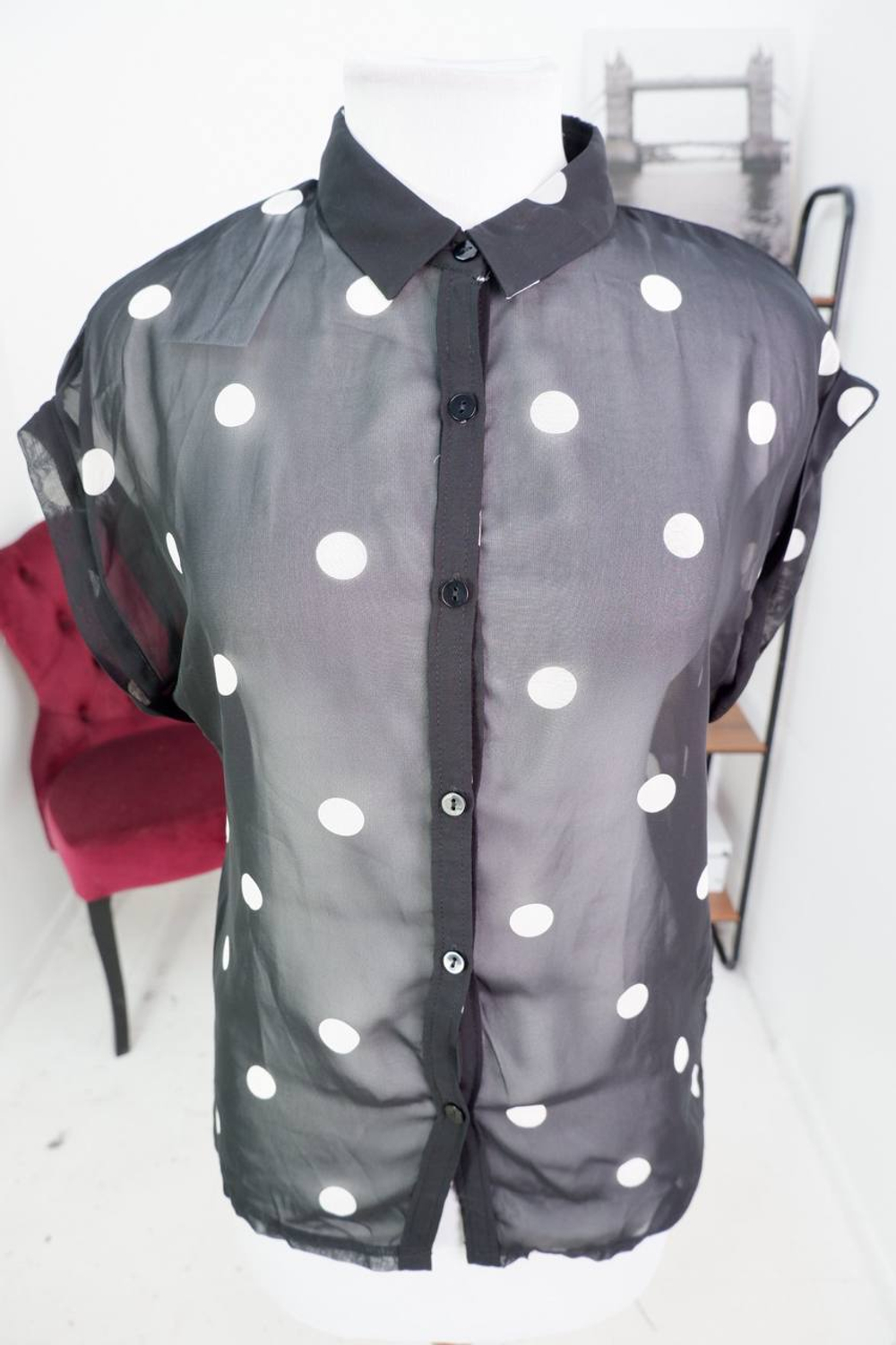 Блузка в крупный горох, визуально на 44 размер