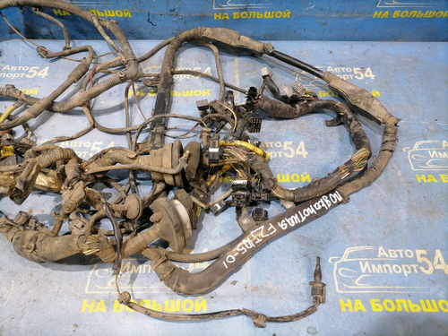 Проводка под капотом TOYOTA LAND CRUISER 1999