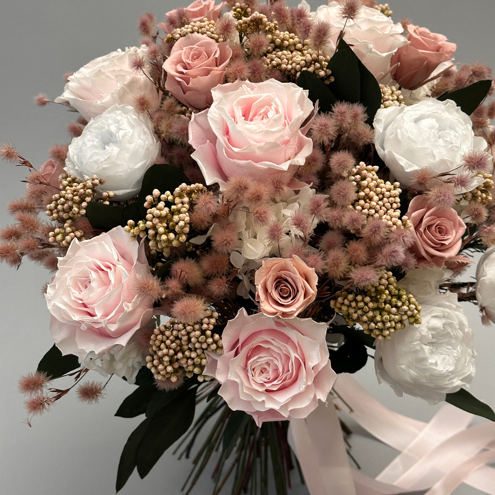 «Розовое счастье» - букет из стабилизированных цветов.