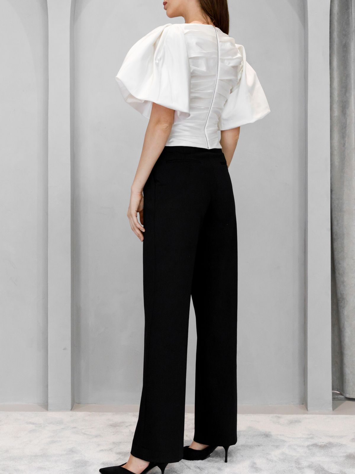 Блуза драпированная из шелка с объемными рукавами