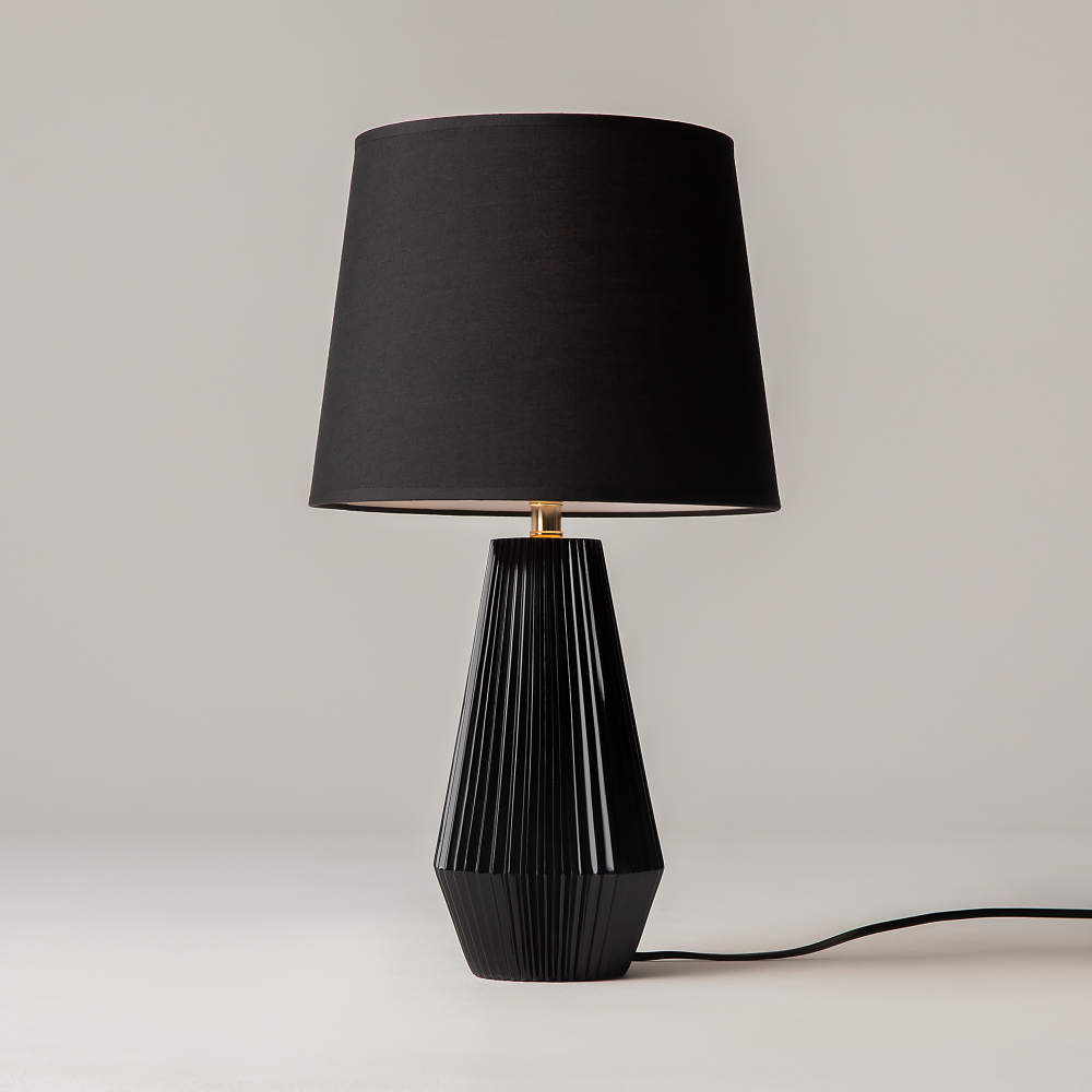 Настольный светильник Maytoni Z181-TL-01-B